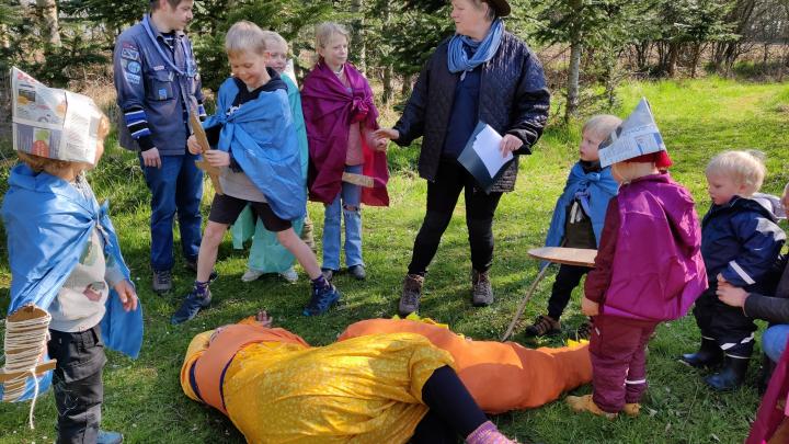 Familiespejder har Skt. Georgsdag. Dragen blev nedkæmpet og døde